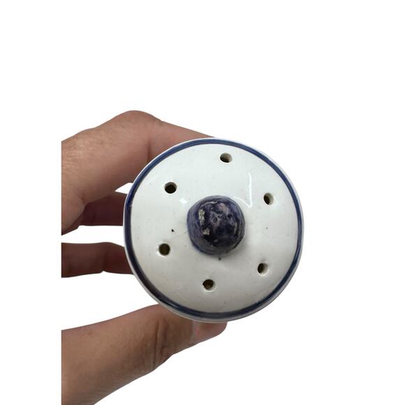 Vintage Blue Onion Spice Shaker for Paprika 4” - Picture 3 of 7